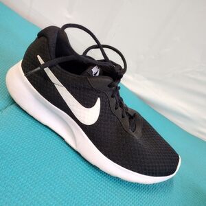Nike Womens Tanjun 812655-011 Black Running Shoes Sneakers  9.5
